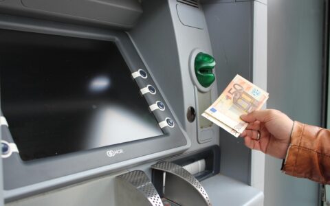 Visa、Mastercard ATM 手续费集体诉讼和解 $1.675 亿，在独立 ATM 取过钱可申报【2027/2/10 截止】