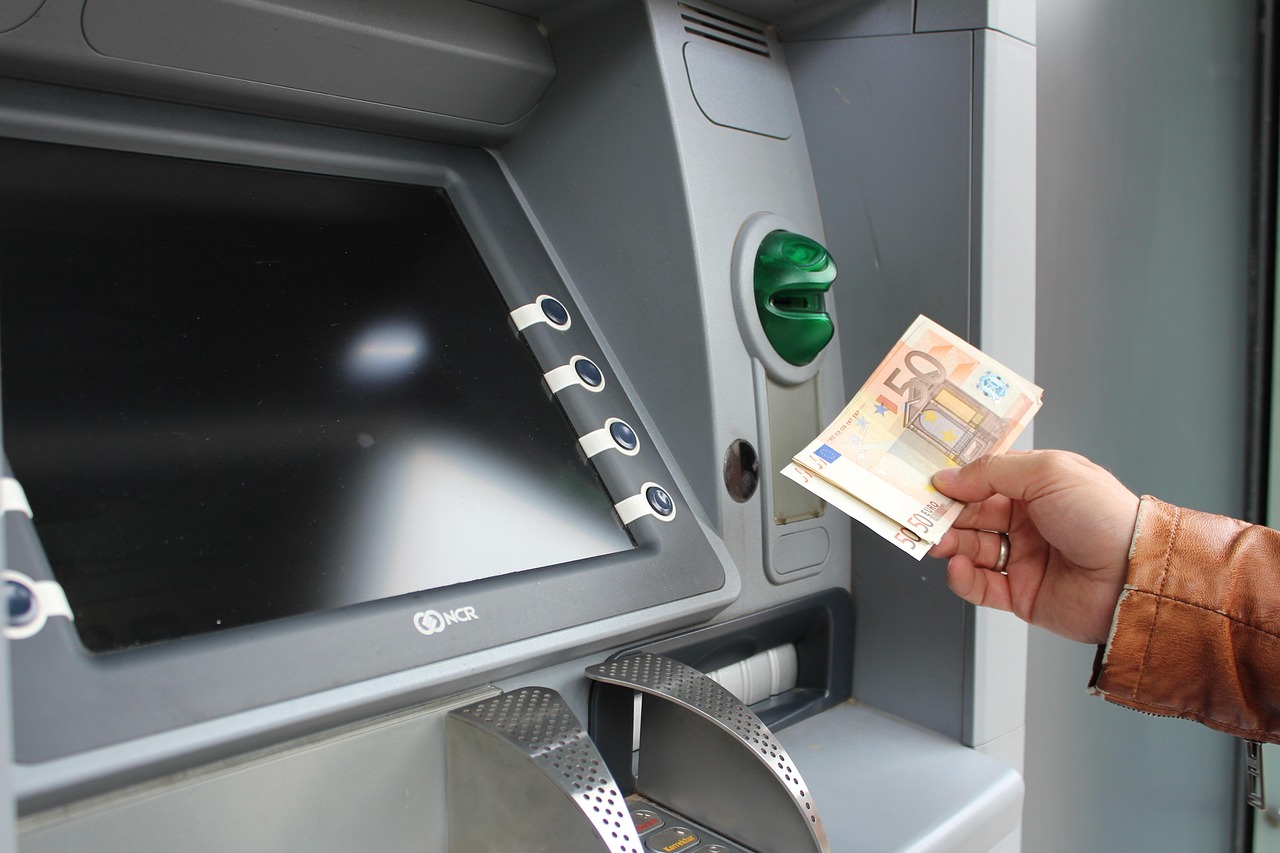 Visa、Mastercard ATM 手续费集体诉讼和解 $1.675 亿，在独立 ATM 取过钱可申报【2027/2/10 截止】