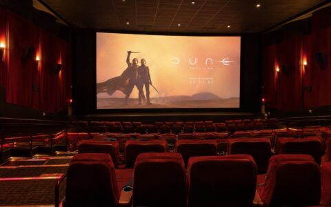 AMC、Regal 电影票好价：2 张票 + 爆米花只要 $21.70，Regal 单张 $10.50